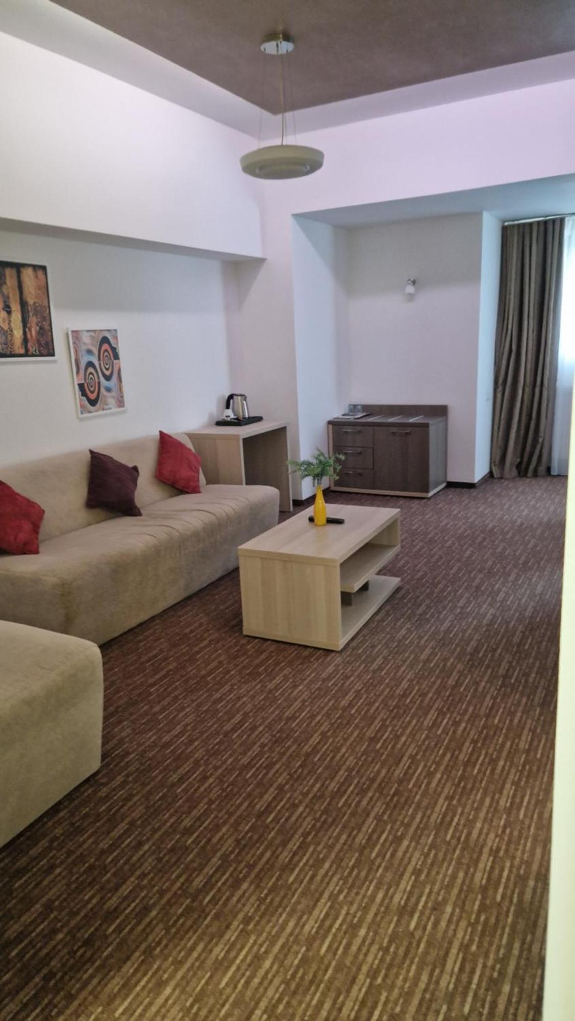 City Hotel & Lounge Slatina  Exterior photo